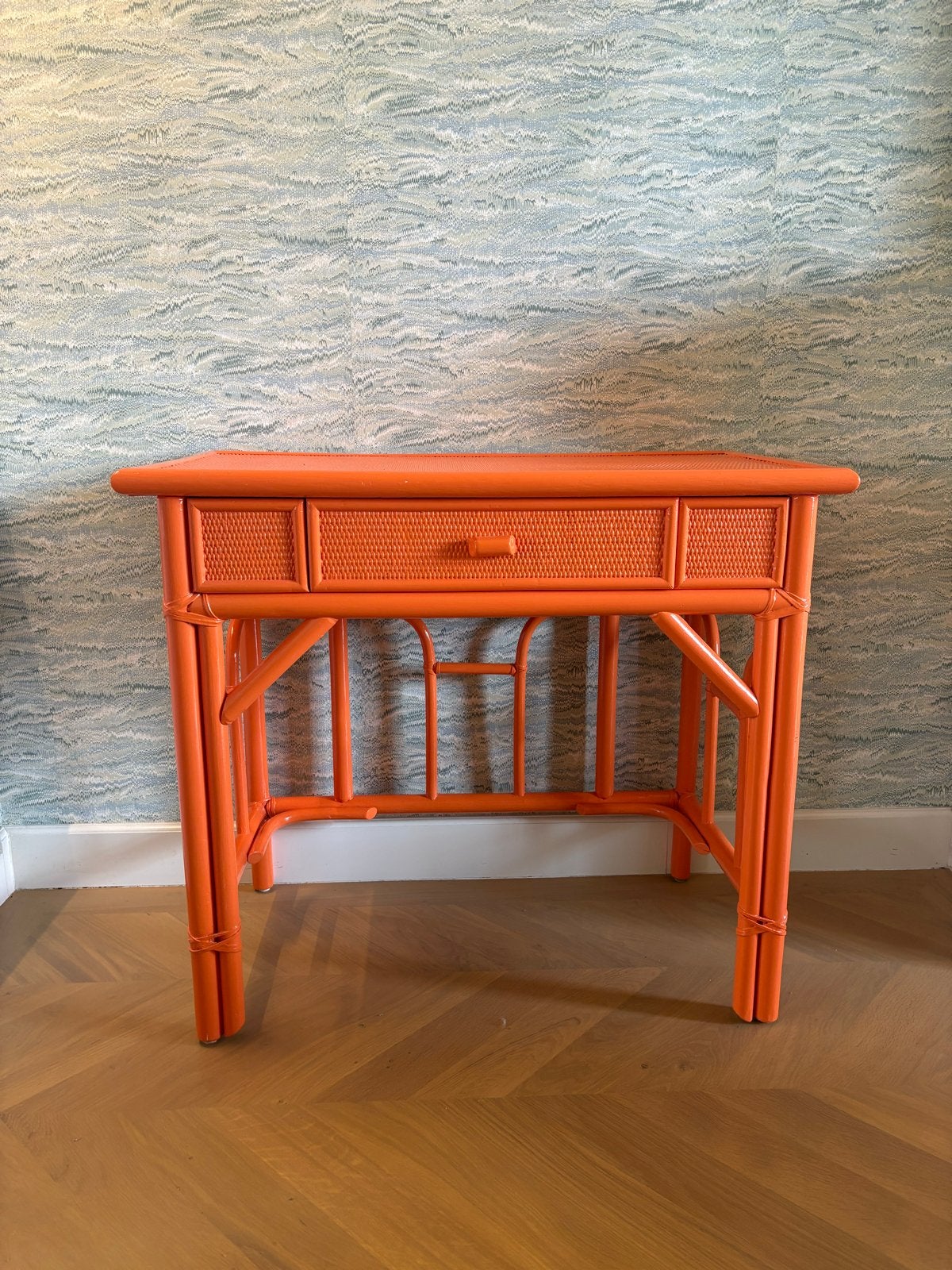 Oranje bamboe rieten bureau met lade - Vintage stijl, Huis en Inrichting, Bureaus, Ophalen, Overige typen, Vintage, Zo goed als nieuw