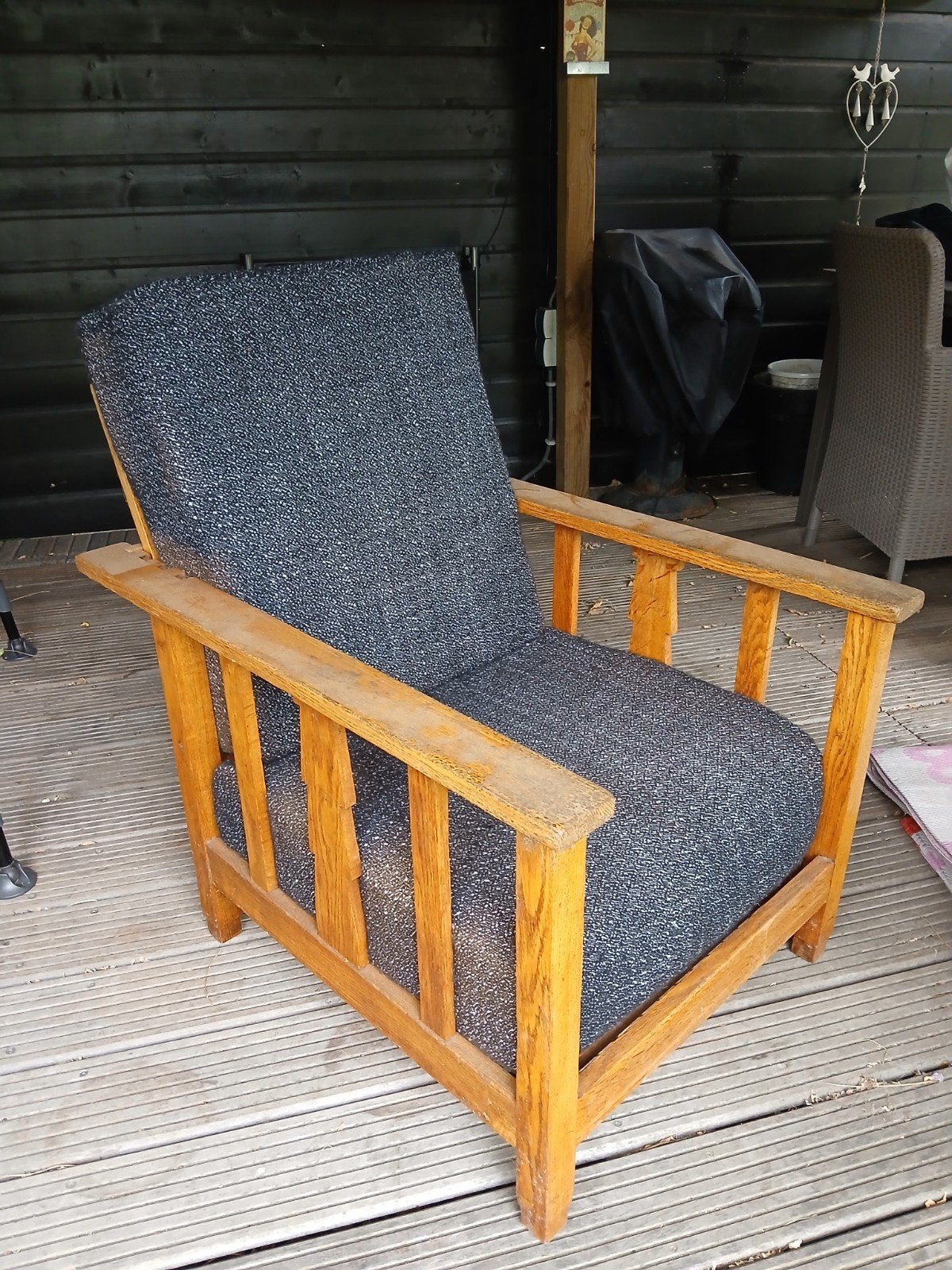 Houten fauteuil met donkergrijze kussens, Ophalen of Verzenden