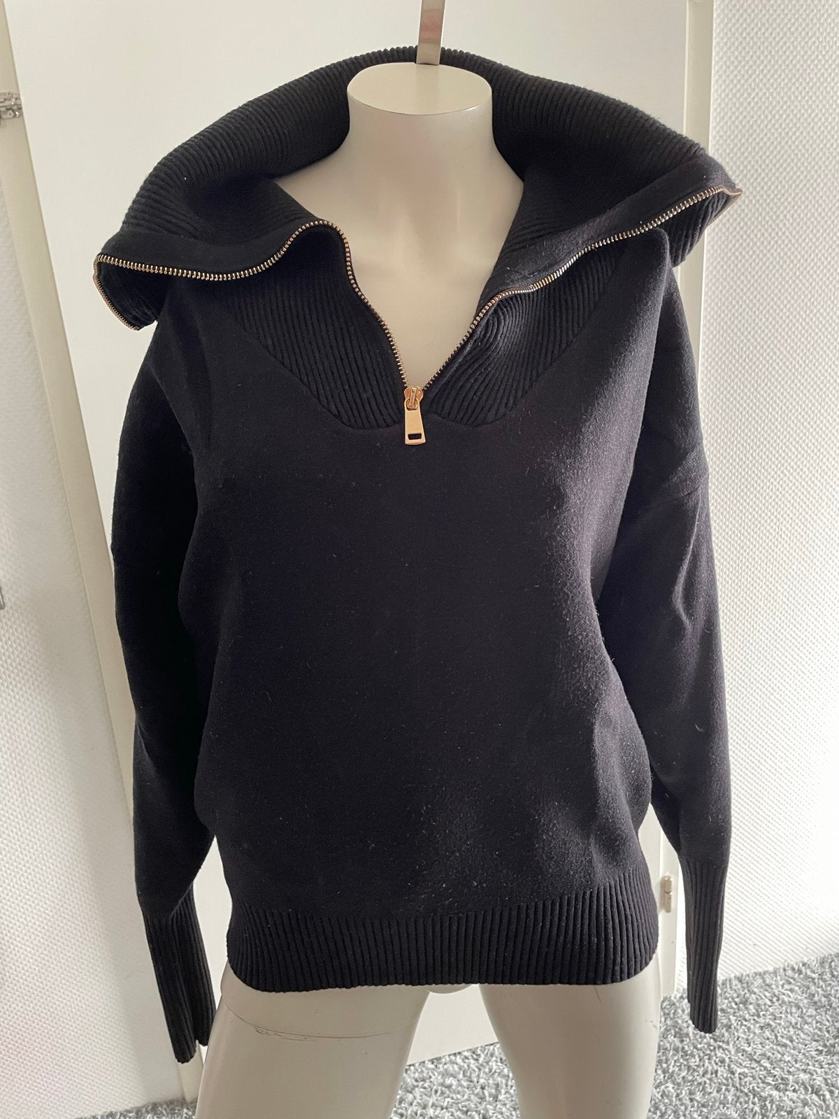 Zara trui met grote kraag maat s, Ophalen of Verzenden, Zo goed als nieuw, Maat 36 (S), Zwart
