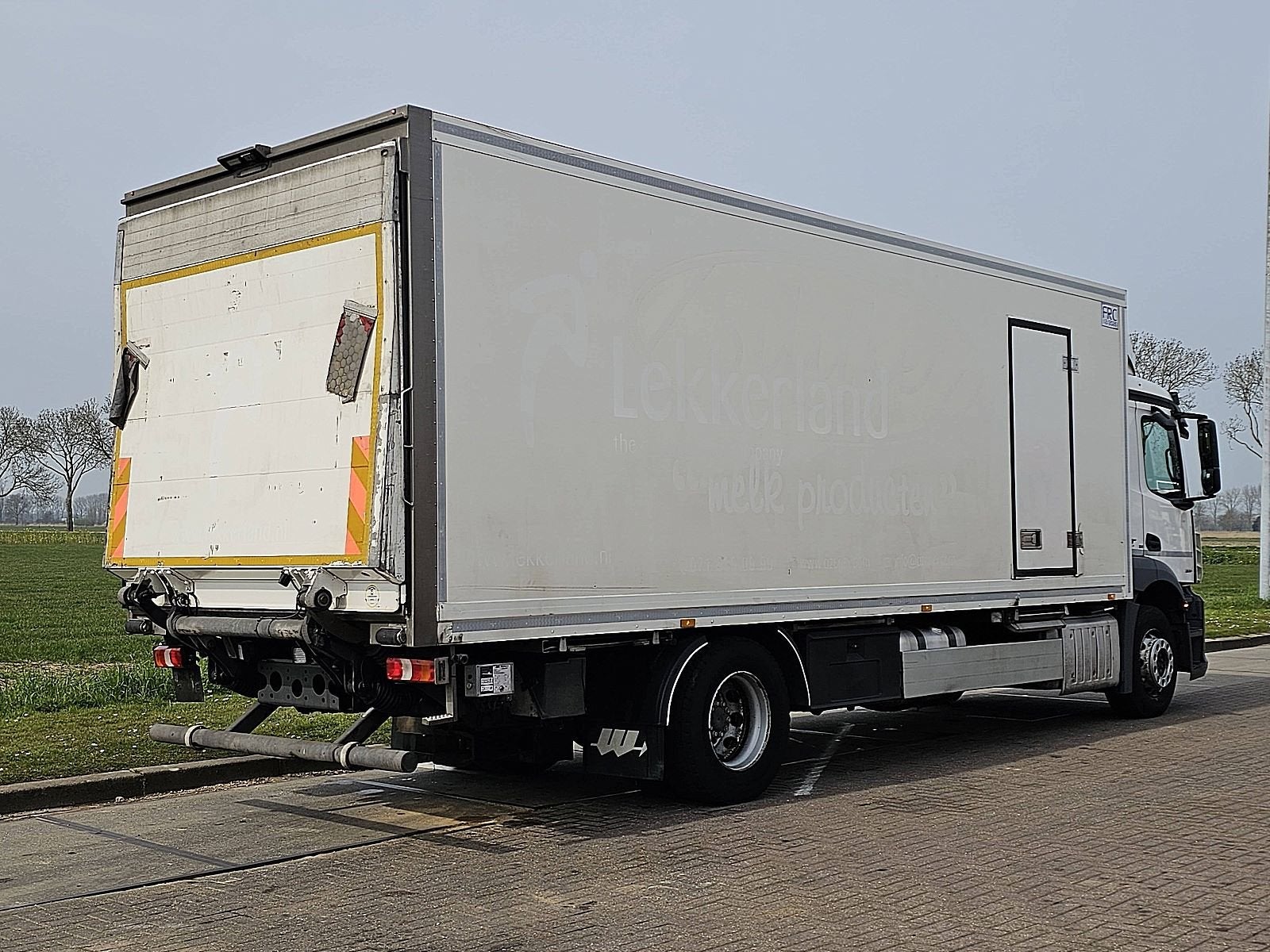 MERCEDES-BENZ ANTOS 1835 frigo taillift, Auto's, Automaat, Euro 6, Stoelverwarming, Wit