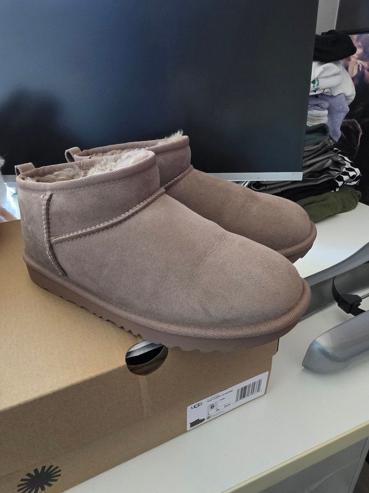 Ugg Classic Ultra Mini maat 38, UGG, Bruin, Lage of Enkellaarzen, Nieuw