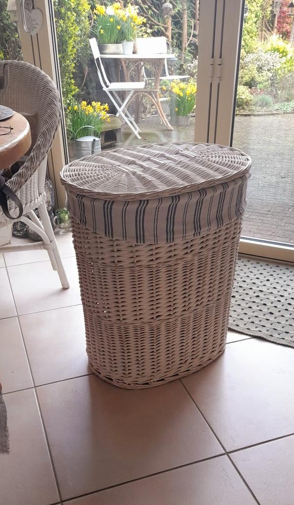 Prachtige wit rieten was/ opberg mand, Ophalen, Zo goed als nieuw, Rond, Riet