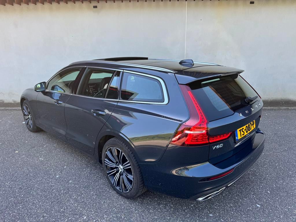 Volvo V60 T5 R-Design | 250pk Geartronic 2018 | Vol optie!, Auto's, 1800 kg, 4 cilinders, 1969 cc, Origineel Nederlands