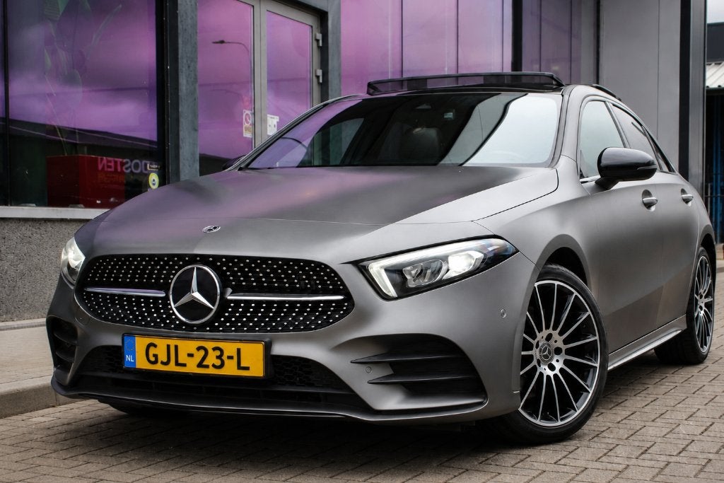 Unieke Mercedes A250e AMG Sedan 8G-DCT Mat Grijs | 19” Pano, 4 cilinders, 160 pk, Plug-in hybride, 1600 kg