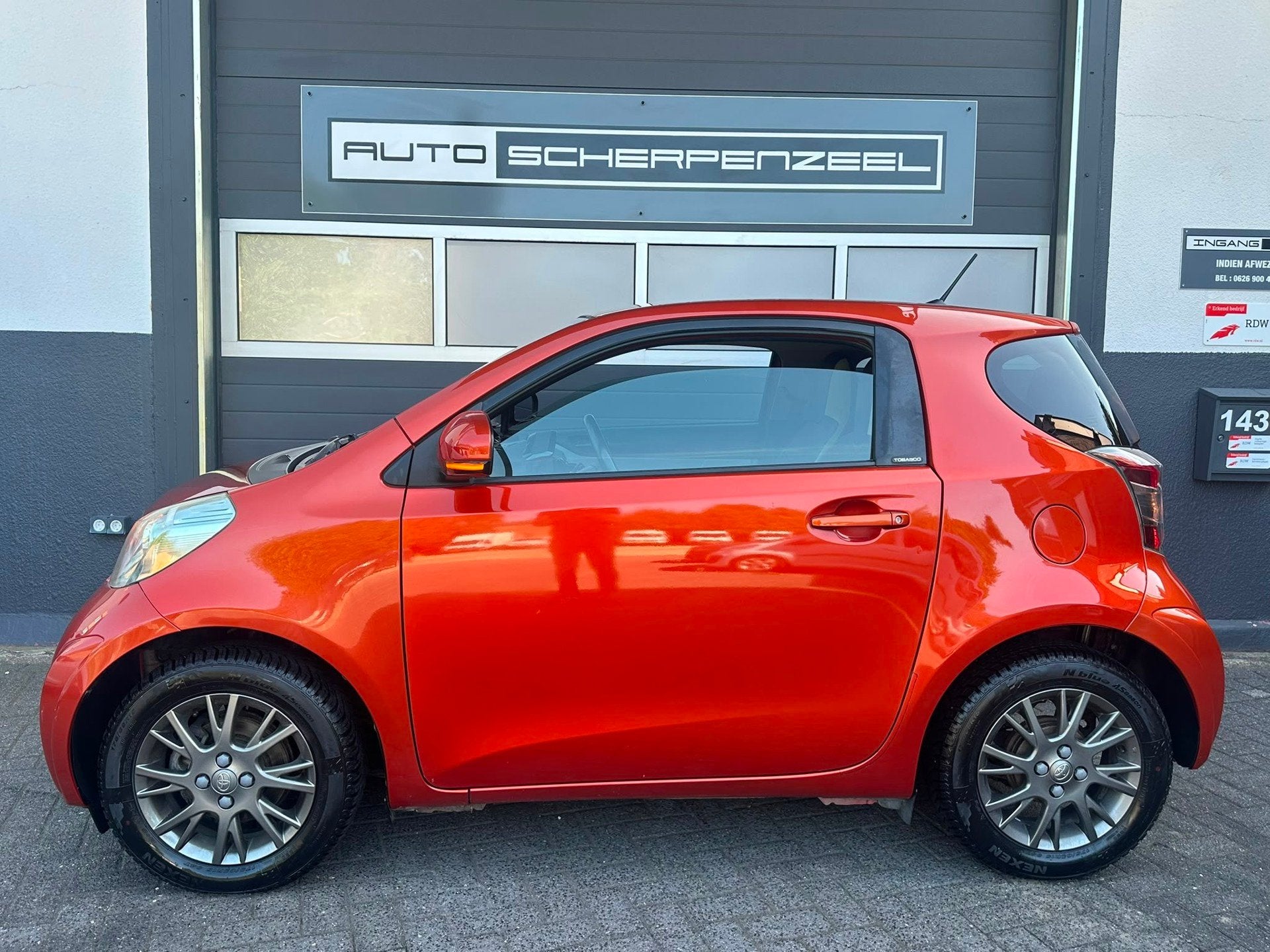 Toyota IQ 1.0 VVTi Aspiration | LEER | AIRCO | UNIEKE KLEUR!, Gebruikt, Zwart, Overige kleuren, 4 stoelen