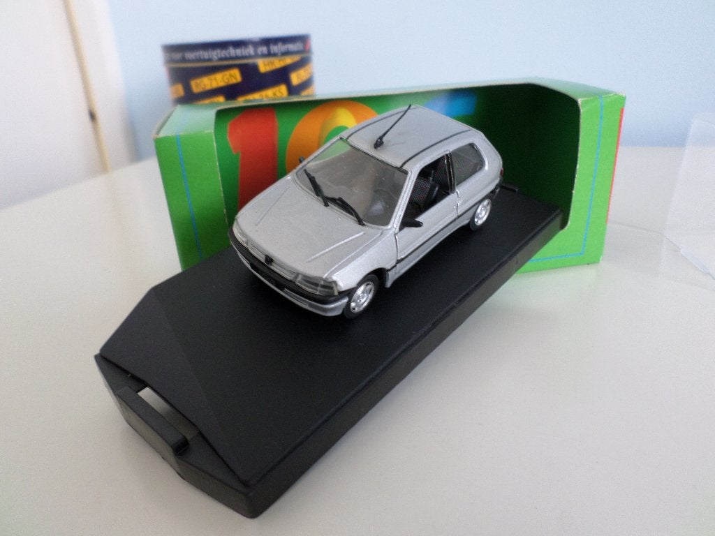 PEUGEOT 106 XT van 1992  Phase 1, Hobby en Vrije tijd, Modelauto's | 1:43, Ophalen of Verzenden, Nieuw, Auto, Overige merken