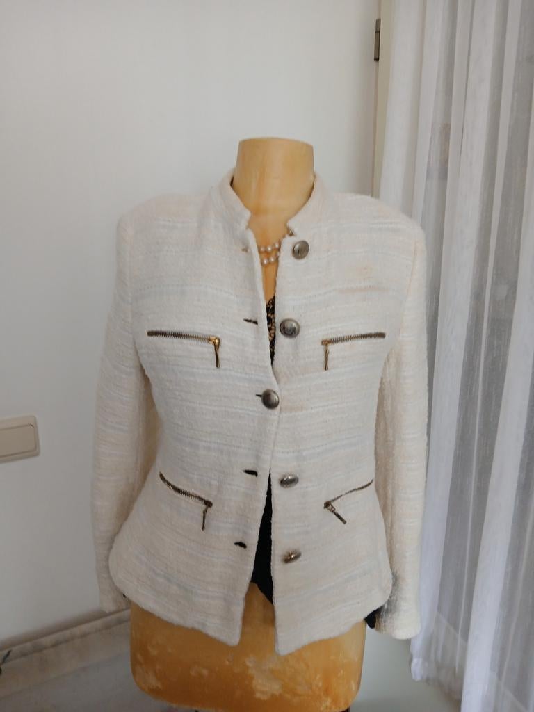 Beeldig jasje creme kl  Chanel model mt 36, Kleding | Dames, Jasjes, Kostuums en Pakken, Overige kleuren, Verzenden, Zo goed als nieuw