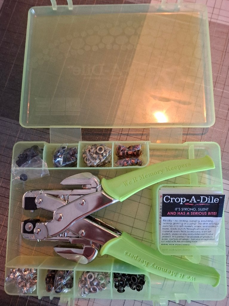 Crop-A-Dile perforator en oogjeszetter met accessoires, Ophalen, Zo goed als nieuw, Overige typen, Overige merken