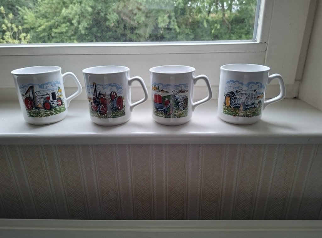 4 Koffiemokken met tractoren, Ophalen, Gebruikt, Landelijk/Boerenbont, Mok