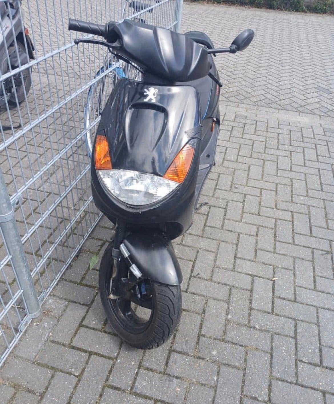 OPZOEK naar vivacity, Fietsen en Brommers, Ophalen, Gebruikt, Maximaal 45 km/u, Benzine