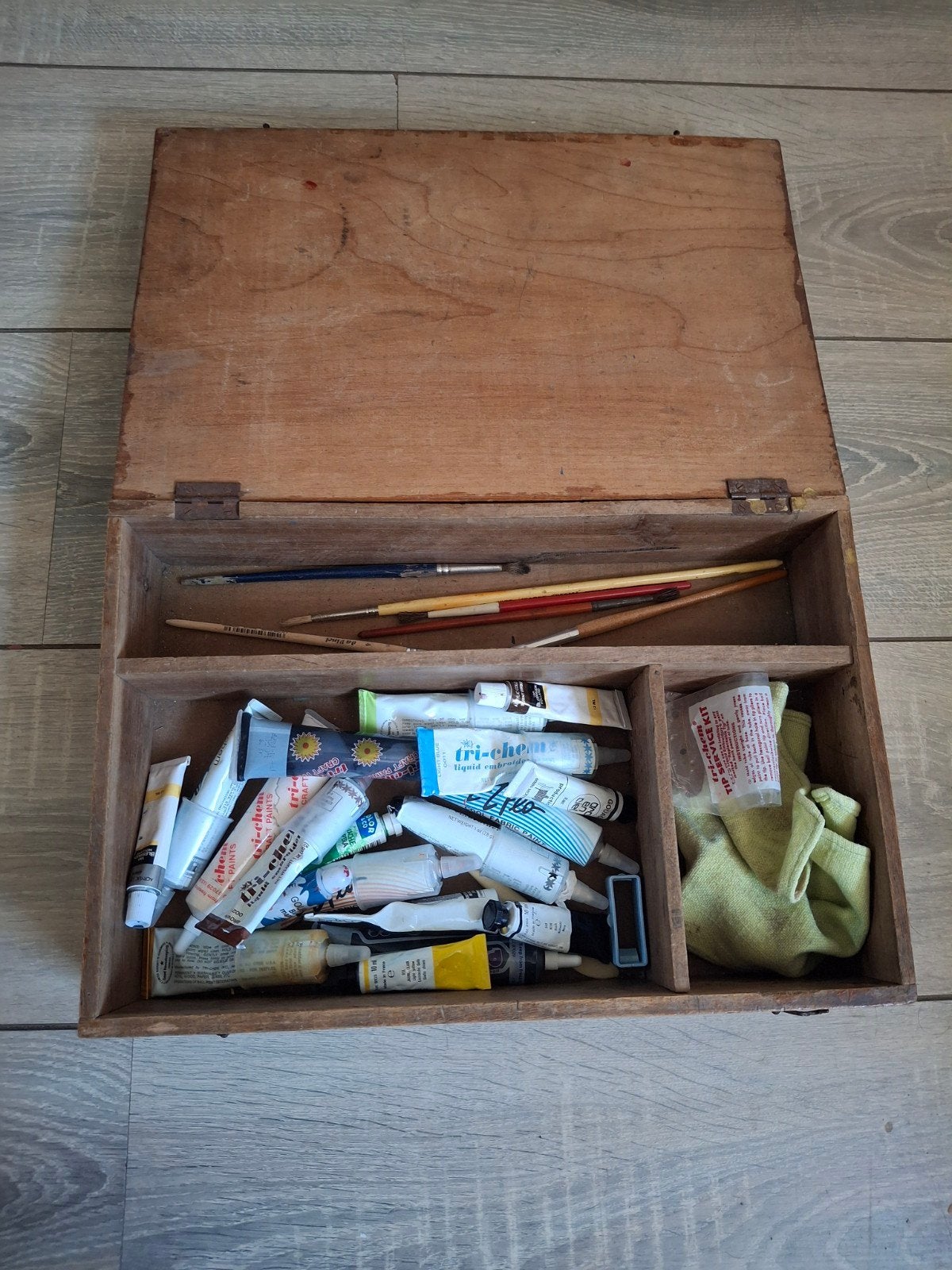 Vintage houten schilderskist met verf en penselen, Ophalen of Verzenden, Gebruikt, Overige typen
