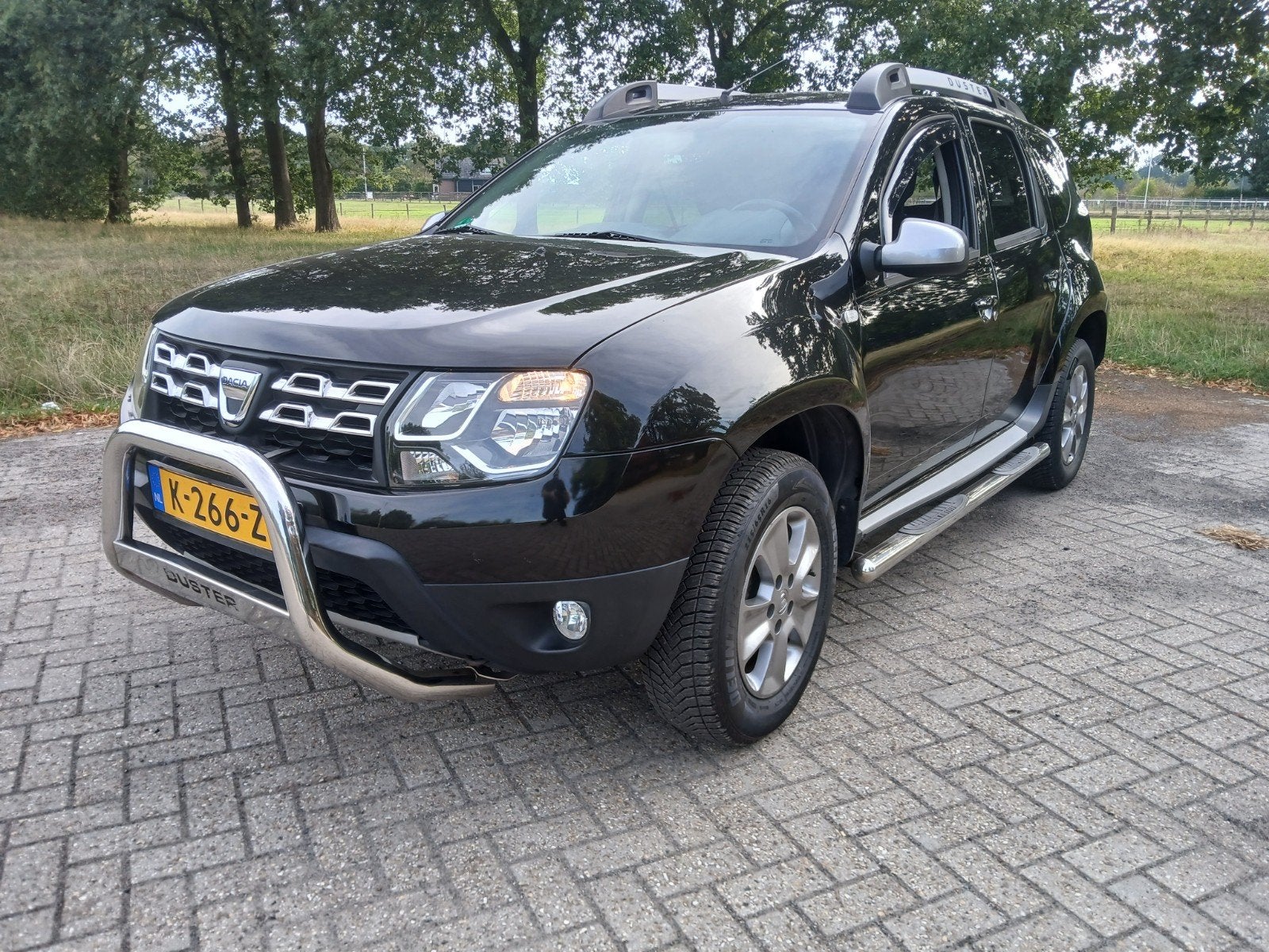 Dacia Duster 1.2 TCE 125 4X2 2016 Zwart, Auto's, Voorwielaandrijving, 125 pk, 4 cilinders, Duster