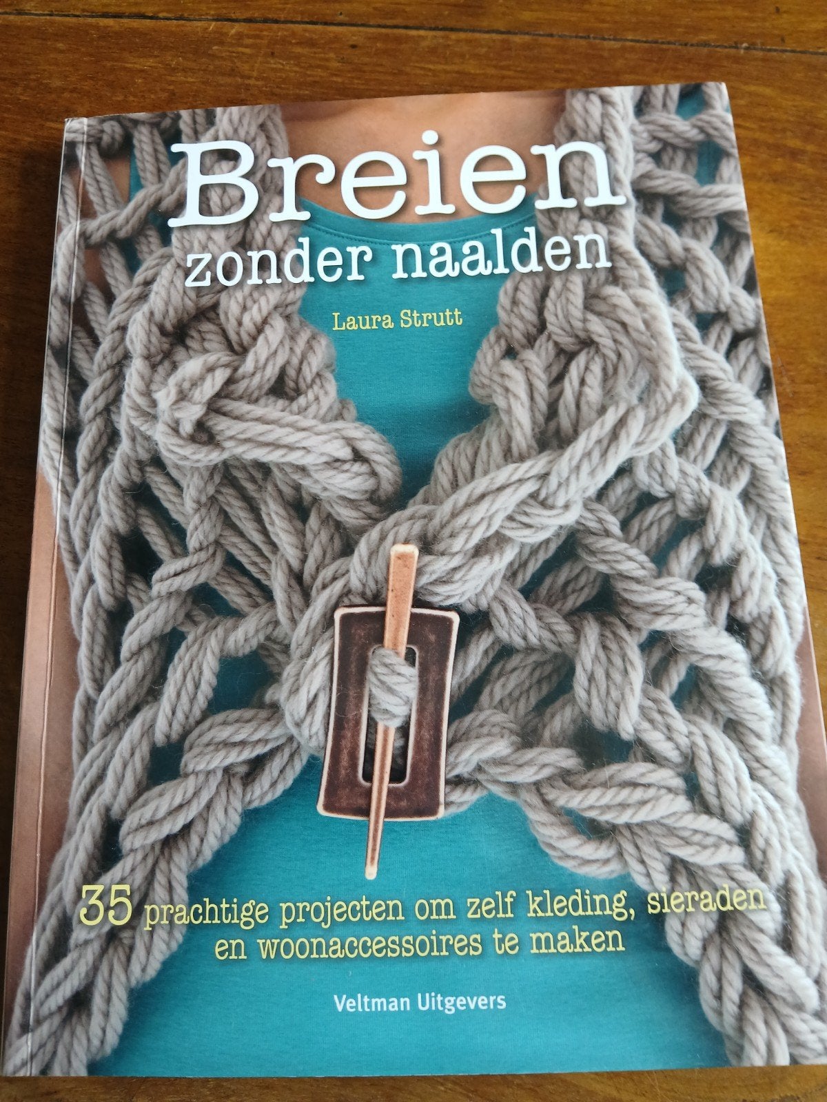Laura Strutt - Breien zonder naalden  WD015, Breien en Haken, Ophalen of Verzenden, Zo goed als nieuw, Laura Strutt