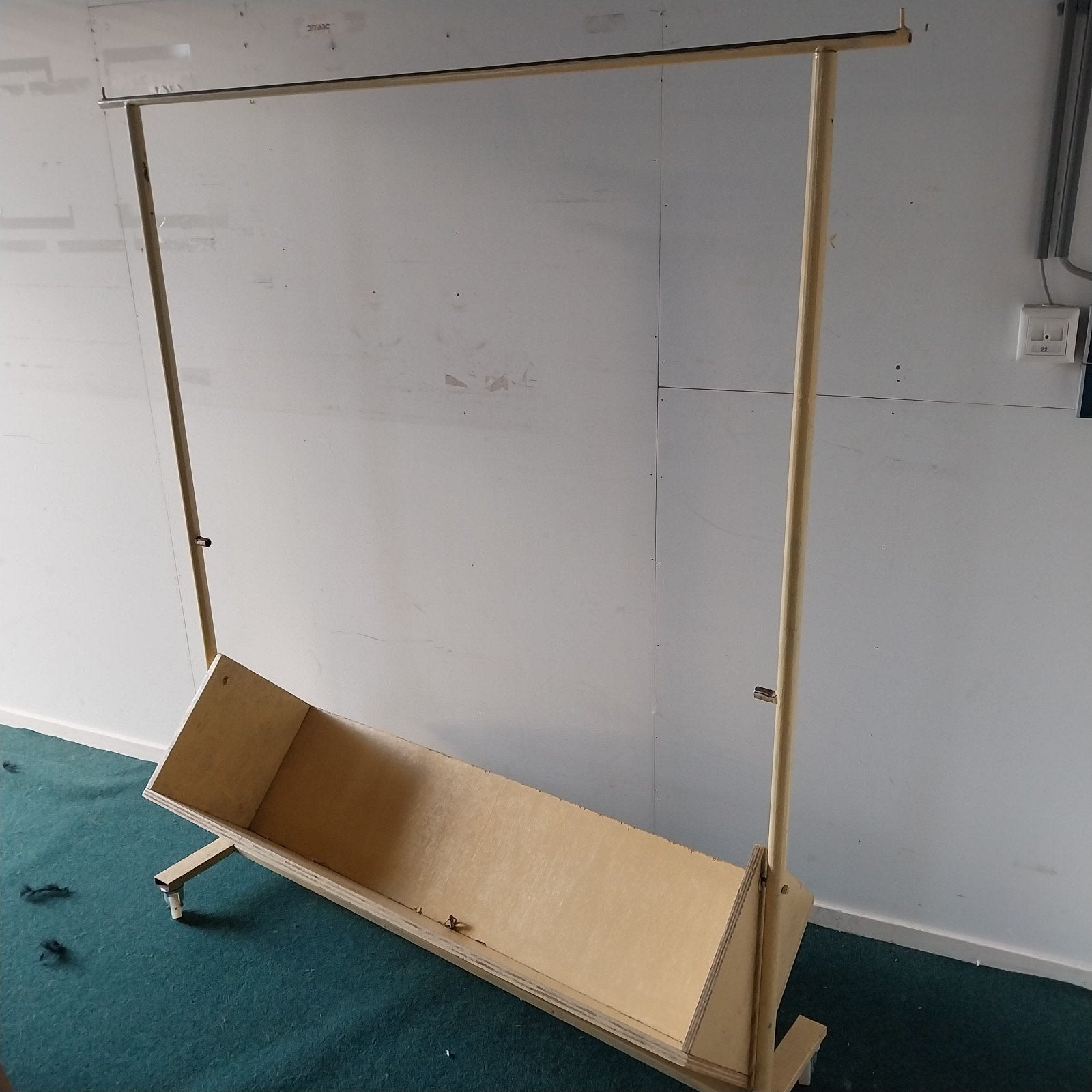 leuk stevig kledingrek op wielen met opbergbak, stang 1.40m, Ophalen, Met wielen, Gebruikt