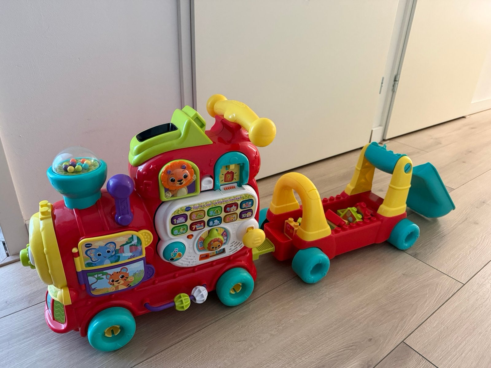 Vtech trein baby rijd en leer letterlocomotief, Kinderen en Baby's, Speelgoed | Vtech, Ophalen, Zo goed als nieuw, 6 maanden tot 2 jaar