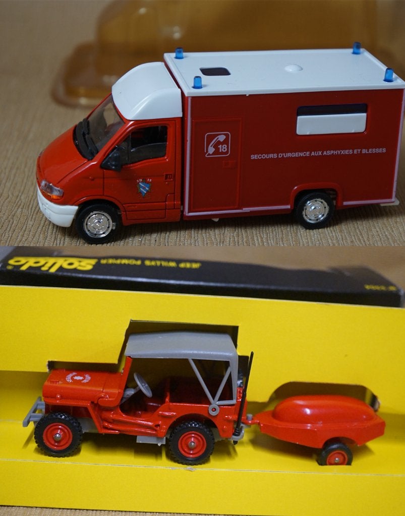 2 Solido Brandweer auto's - Renault Master / Willys jeep, Ophalen of Verzenden, Zo goed als nieuw, Auto