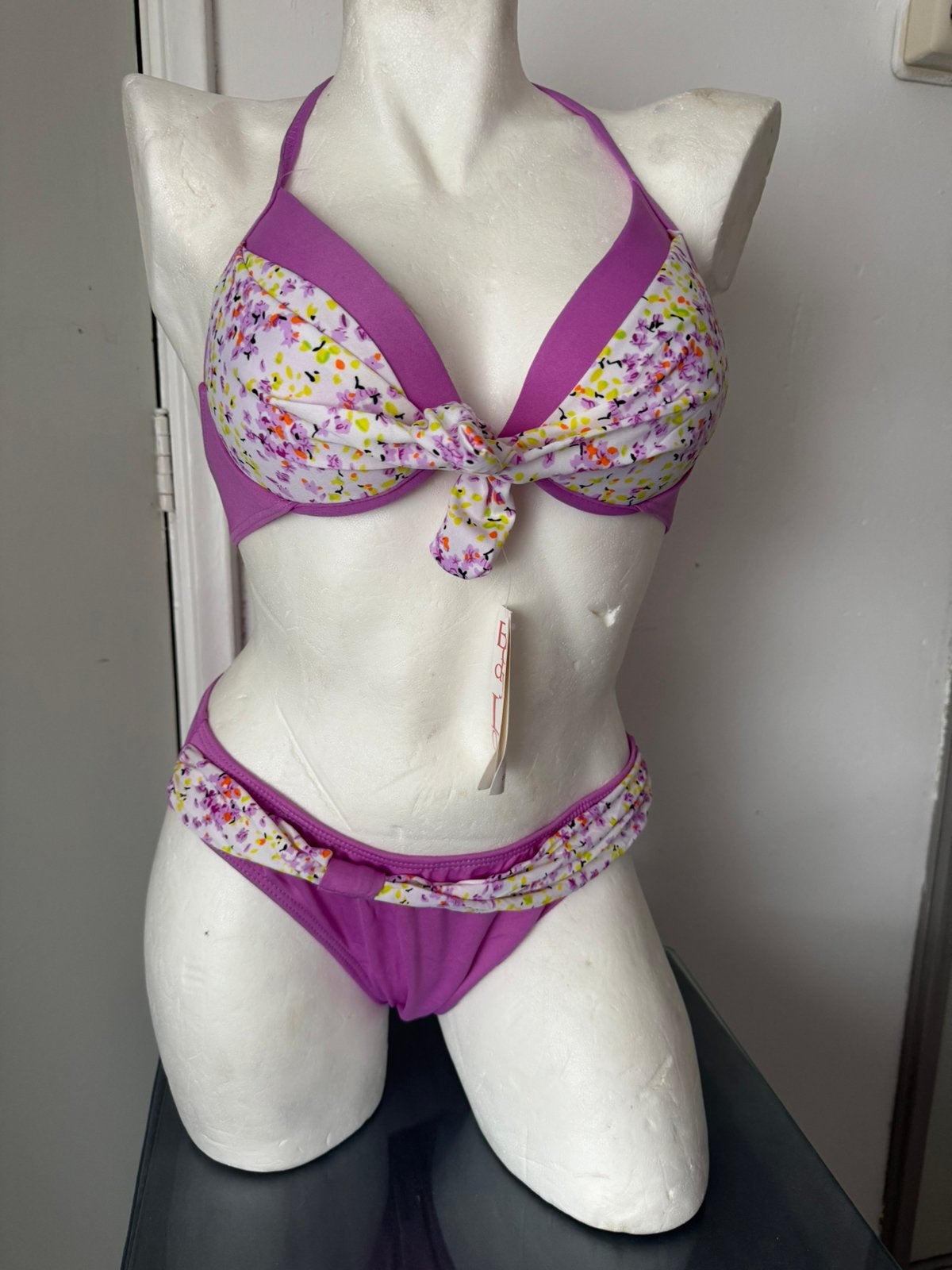Bikini set paars / geel bloem motief L / XL, Kleding | Dames, Badmode en Zwemkleding, Ophalen of Verzenden, Zo goed als nieuw