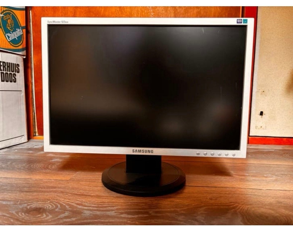 Samsung SyncMaster 920NW Monitor - 19 inch, Ophalen, Kantelbaar, VGA, 60 Hz of minder