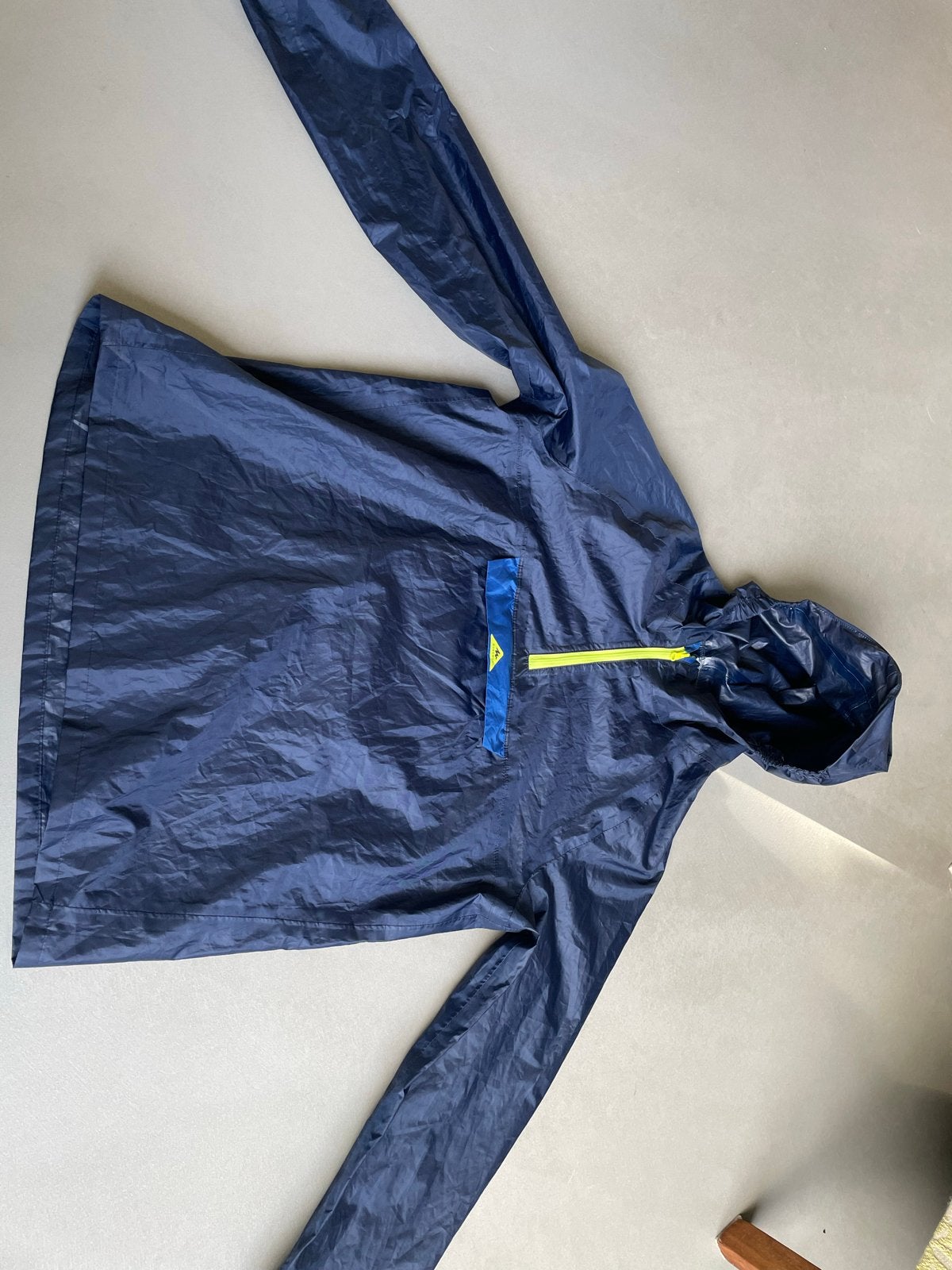 Quechua blauwe regenjas, opvouwbaar, maat 141-154, Ophalen, Zo goed als nieuw