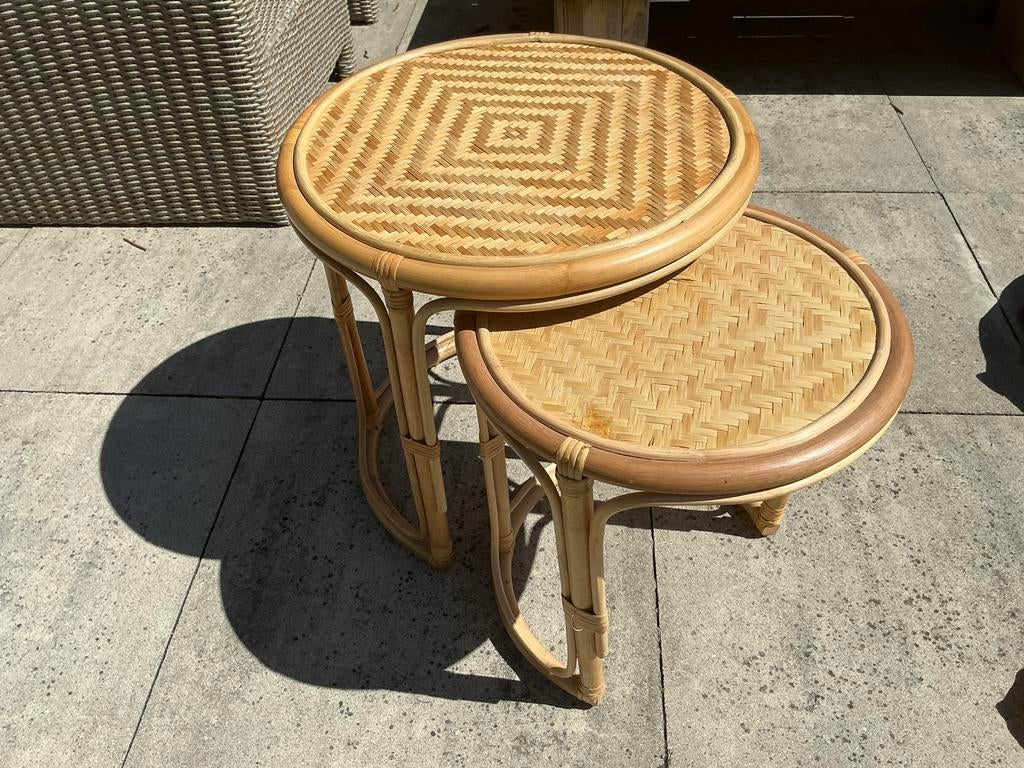 Rotan bijzettafeltjes zgan is over geen beschadigingen, Huis en Inrichting, Tafels | Bijzettafels, Minder dan 55 cm, Zo goed als nieuw