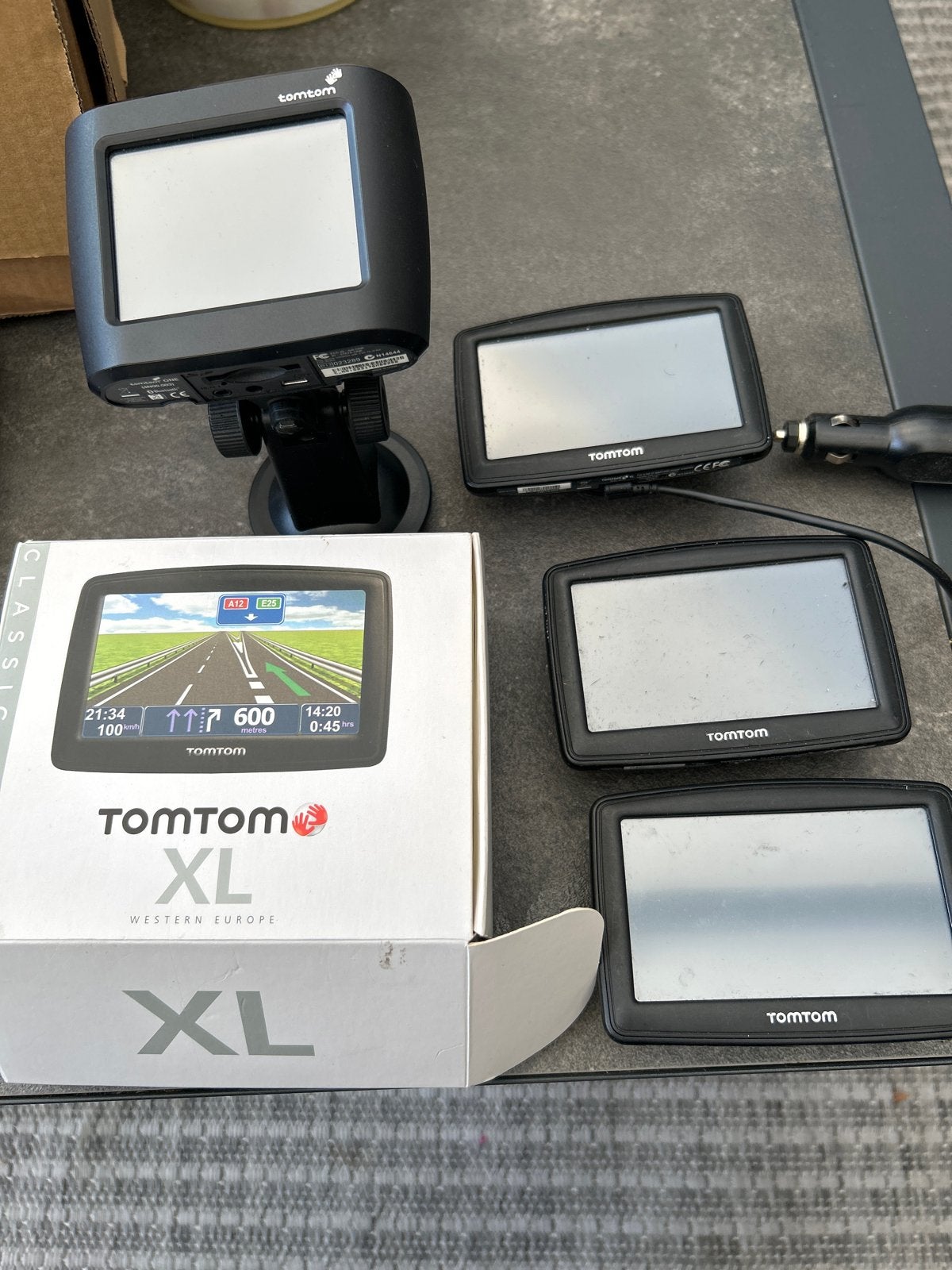 TomTom XL Classic Series Navigatiesysteem + 3 extra's, Ophalen of Verzenden, Nieuw