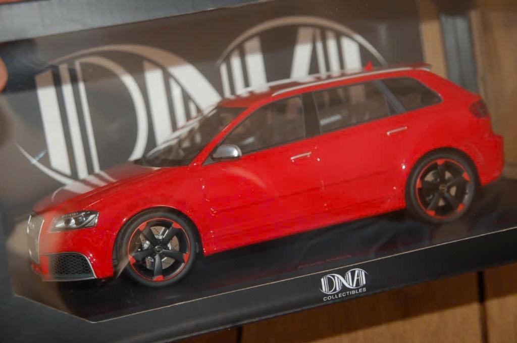 1:18 AUDI RS3 SPORTBACK 2011 red DNA collectibles inbox WRH, Hobby en Vrije tijd, Modelauto's | 1:18, Verzenden, Zo goed als nieuw