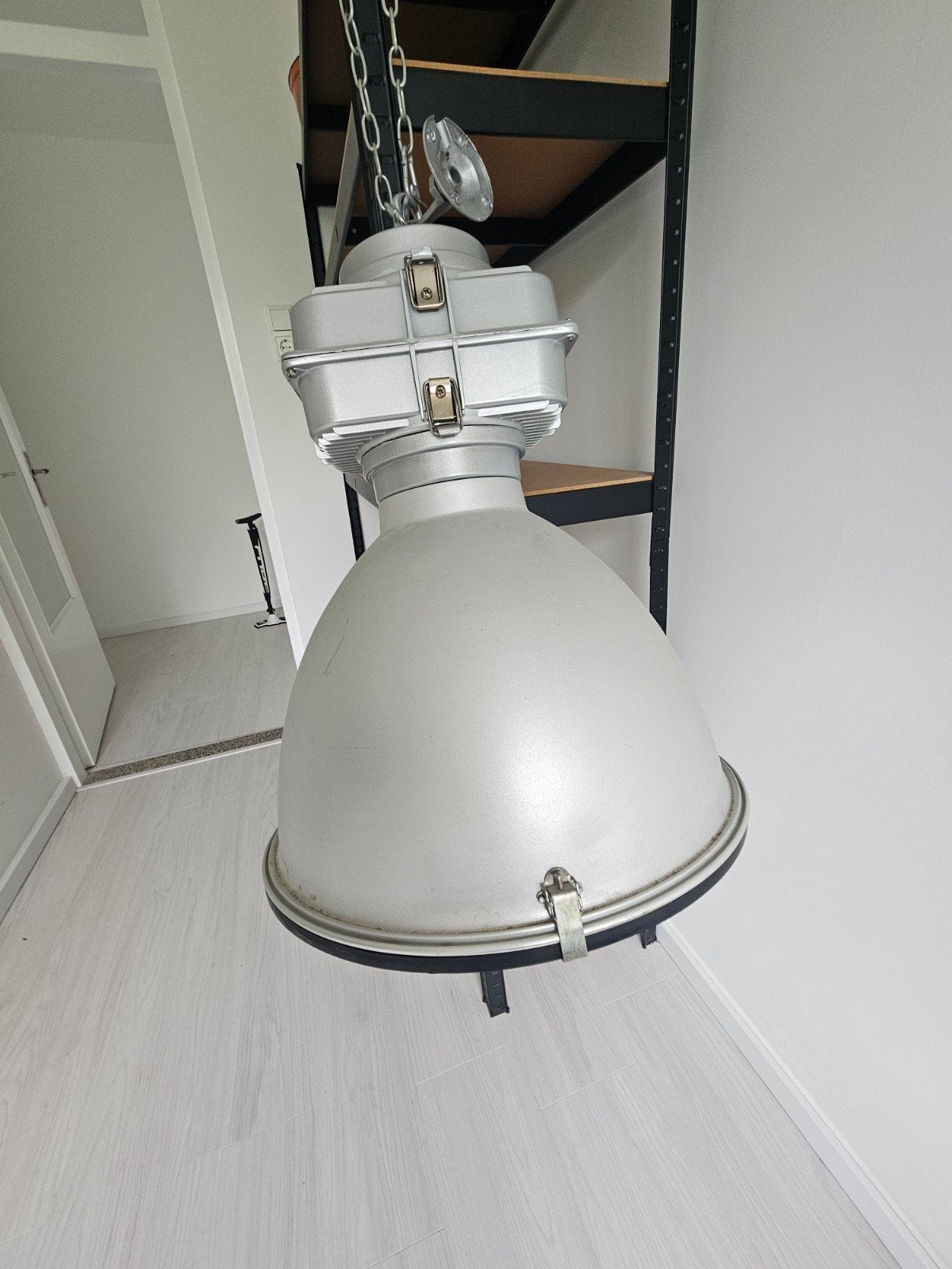 Industriële hanglamp - Grote fabriekslamp, Huis en Inrichting, Lampen | Hanglampen, Ophalen, Gebruikt, 50 tot 75 cm, Glas