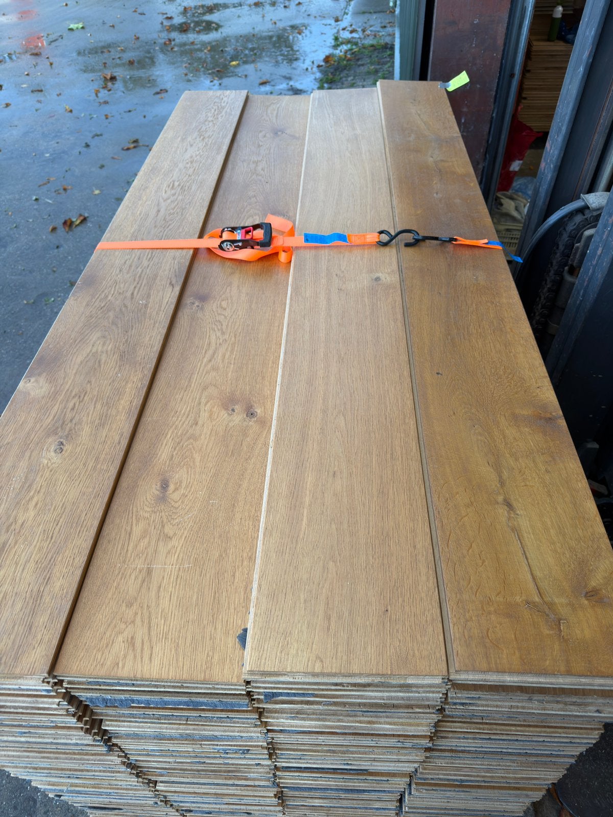 Eiken vloer 84 m2 massieve vloerdelen 22 cm breed 2 cm dik