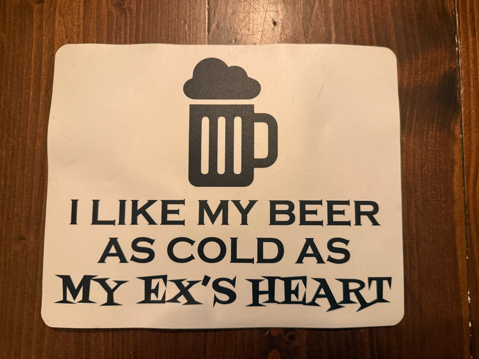 Muismat met grappige tekst: 'I like my beer as cold as my ex, Computers en Software, Muismatten, Nieuw, Ophalen of Verzenden