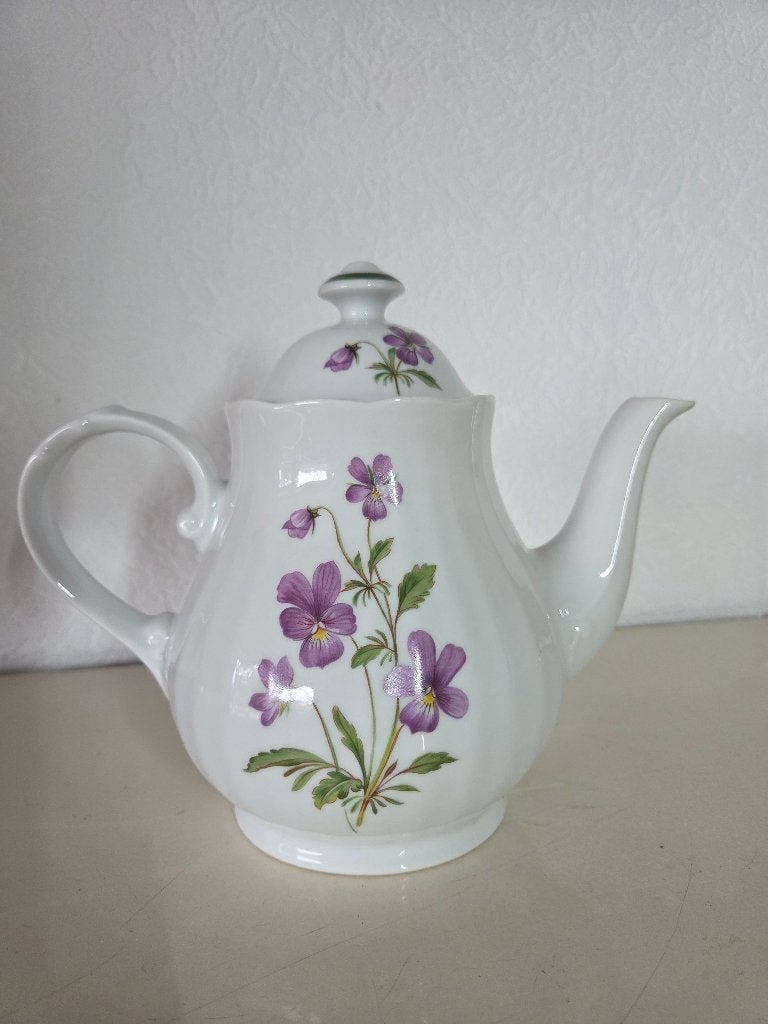 Theepot van Libelle exclusief porcelein, Ophalen of Verzenden, Zo goed als nieuw, Porselein, Theepot