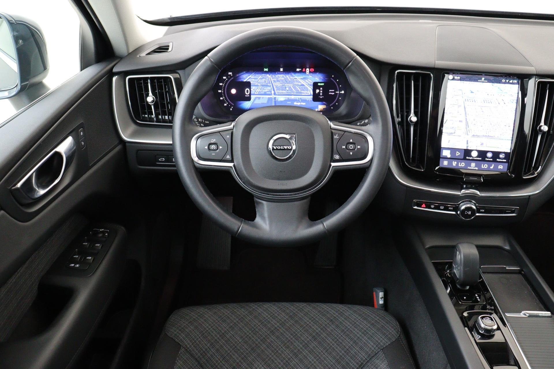 Volvo XC60 T6 PLUG-IN HYBRID AWD ESSENTIAL EDITION BRIGHT -P, Auto's, Automaat, 12 maanden, Stof, Gebruikt