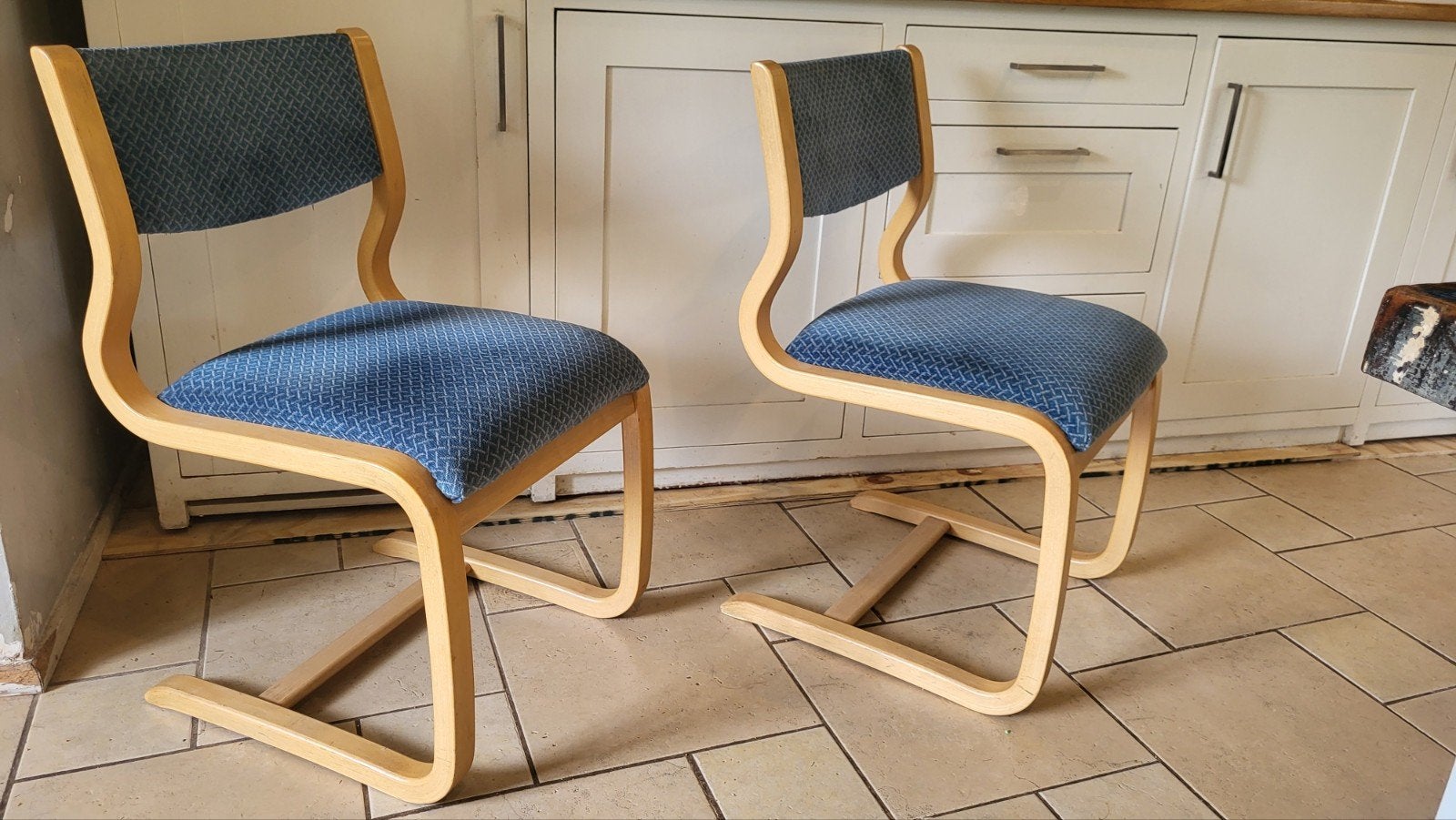Vintage Danish design Magnus Olesen verlours bekleed 1970, Huis en Inrichting, Stoelen, Ophalen, Gebruikt, Twee, Dqnish design