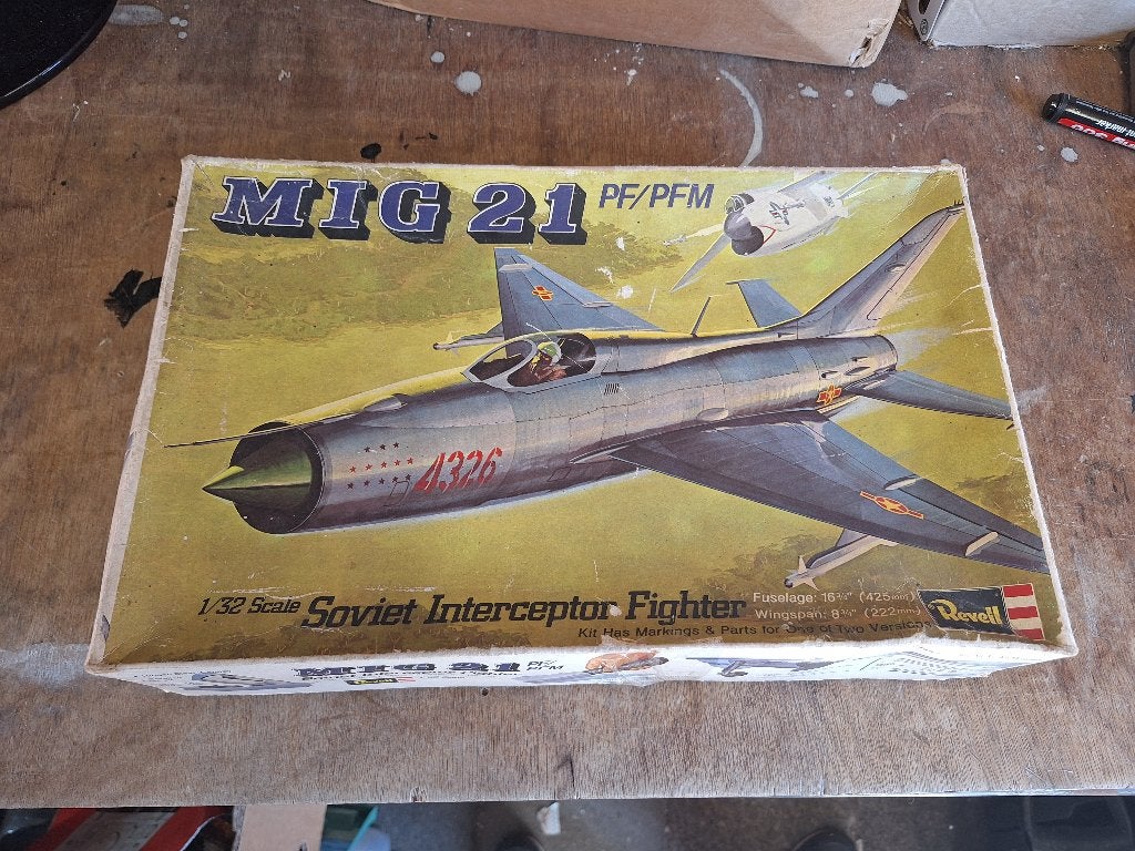 Vintage revell bouwmodel Soviet MIG 21 1:32 in doos jaren 60, Hobby en Vrije tijd, Modelbouw | Vliegtuigen en Helikopters, Ophalen of Verzenden
