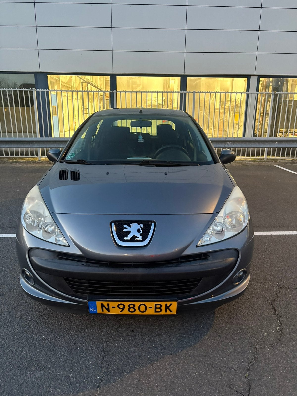 Peugeot 206+ 1.1 5D 2009 Grijs, Auto's, Voorwielaandrijving, 206+, Handgeschakeld, Particulier