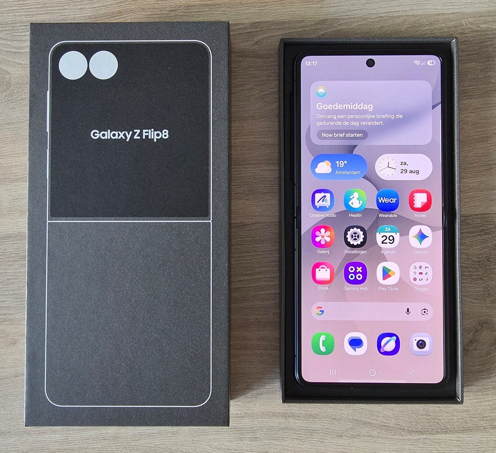 Samsung Galaxy Z Flip 8 - Nieuw in doos, Telecommunicatie, Mobiele telefoons | Samsung, Zwart, Touchscreen, Nieuw, Ophalen of Verzenden