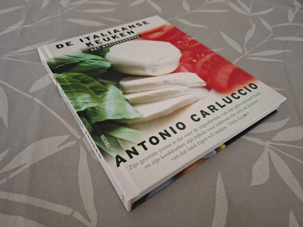 De ITALIAANSE KEUKEN  Het Basiskookboek – Antonio CARLUCCIO, Italië, Ophalen of Verzenden, Zo goed als nieuw, Antonio Carluccio