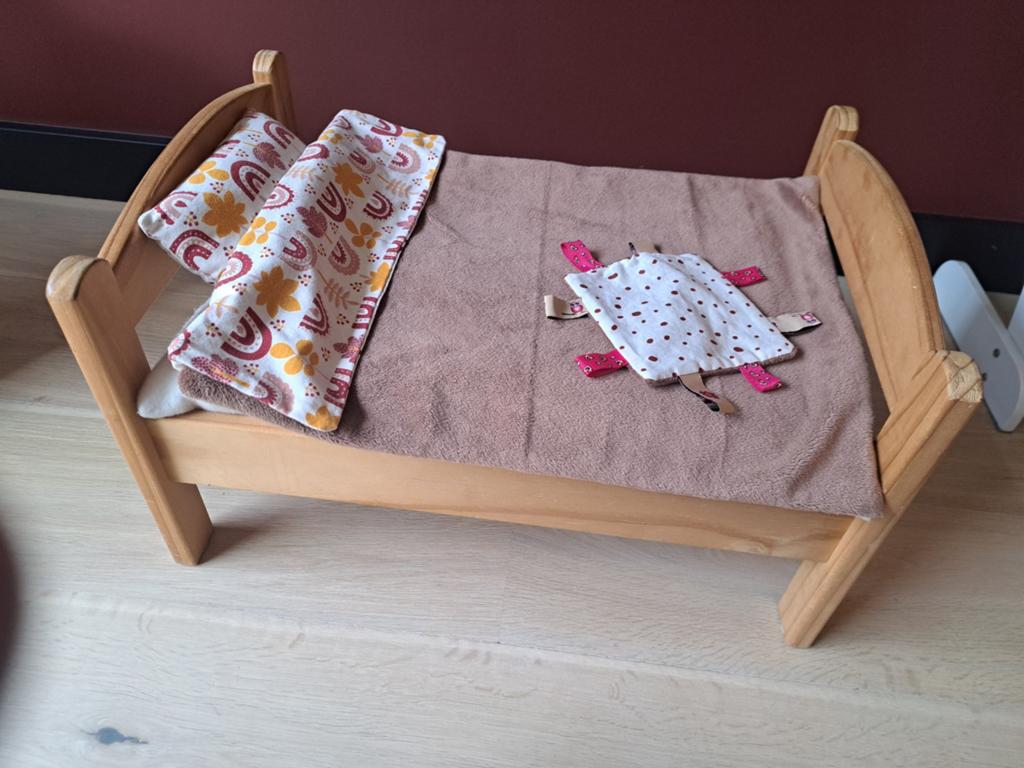 Poppenbedje ikea met beddengoed, Kinderen en Baby's, Speelgoed | Poppen, Ophalen of Verzenden, Zo goed als nieuw, Babypop