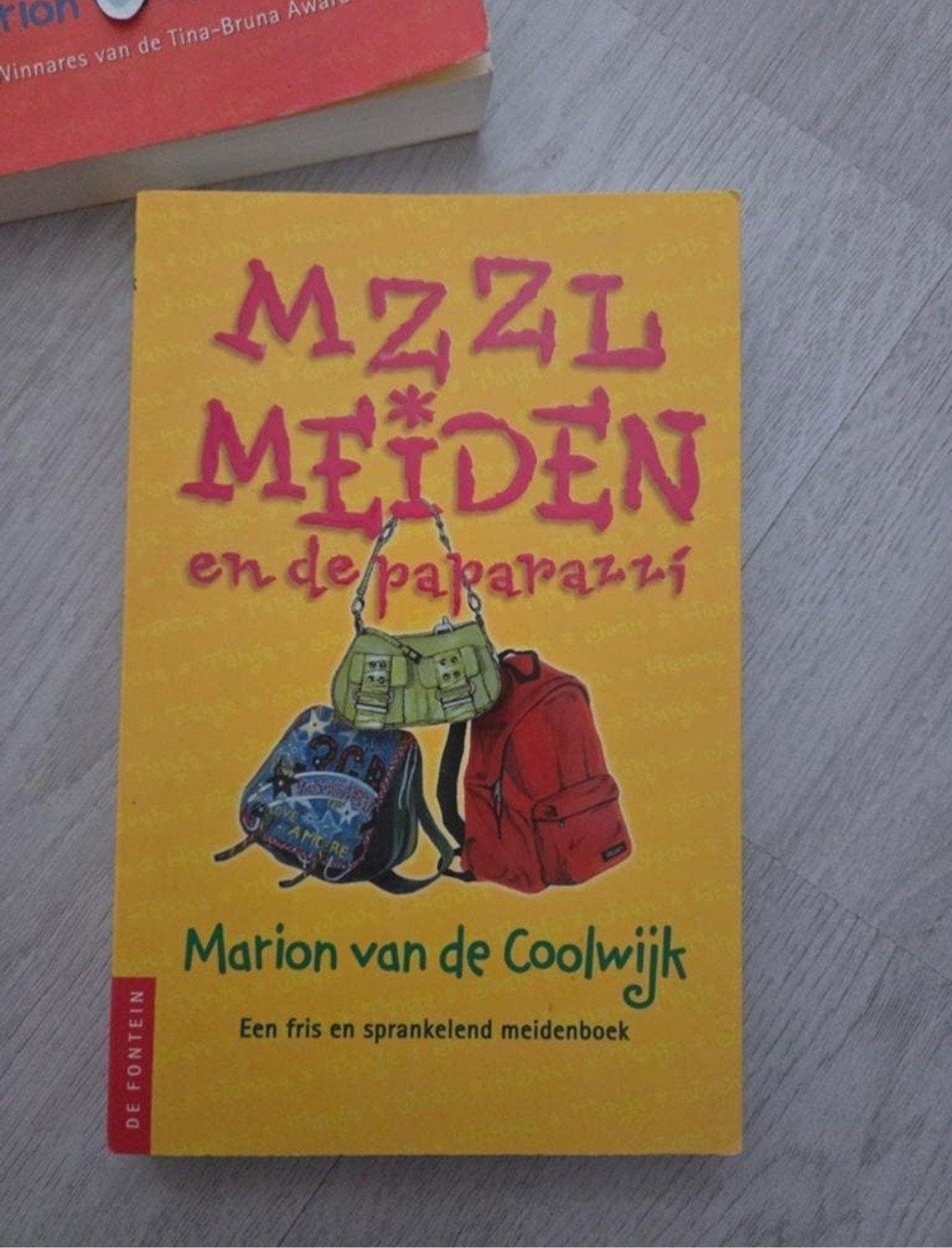 mzzl meiden en de paparazzi  tiener boek, Ophalen of Verzenden, Zo goed als nieuw, Marion van de Coolwijk