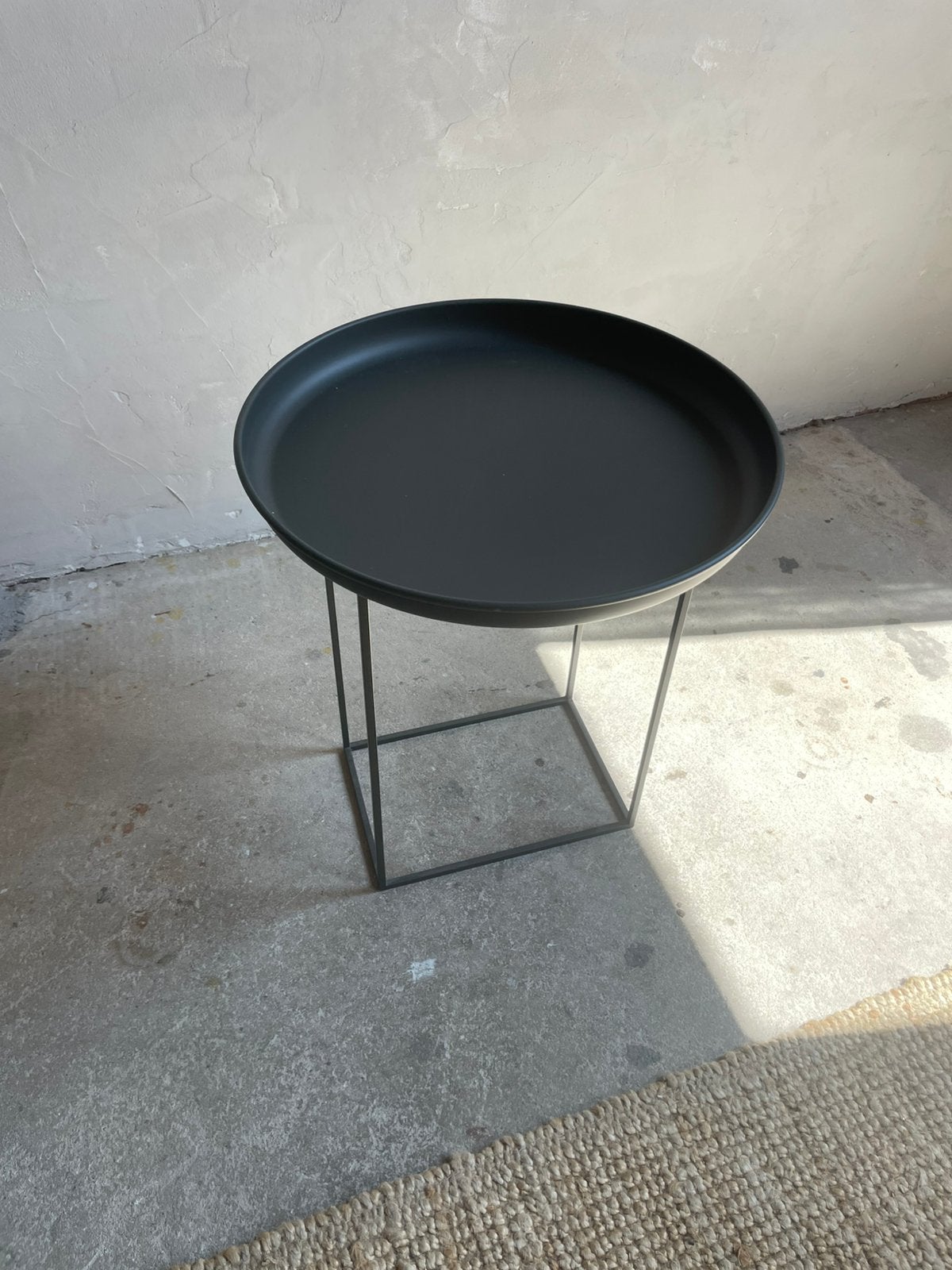 NORR11 duke bijzettafel antraciet, Huis en Inrichting, Ophalen, Zo goed als nieuw, Rond, Minder dan 55 cm
