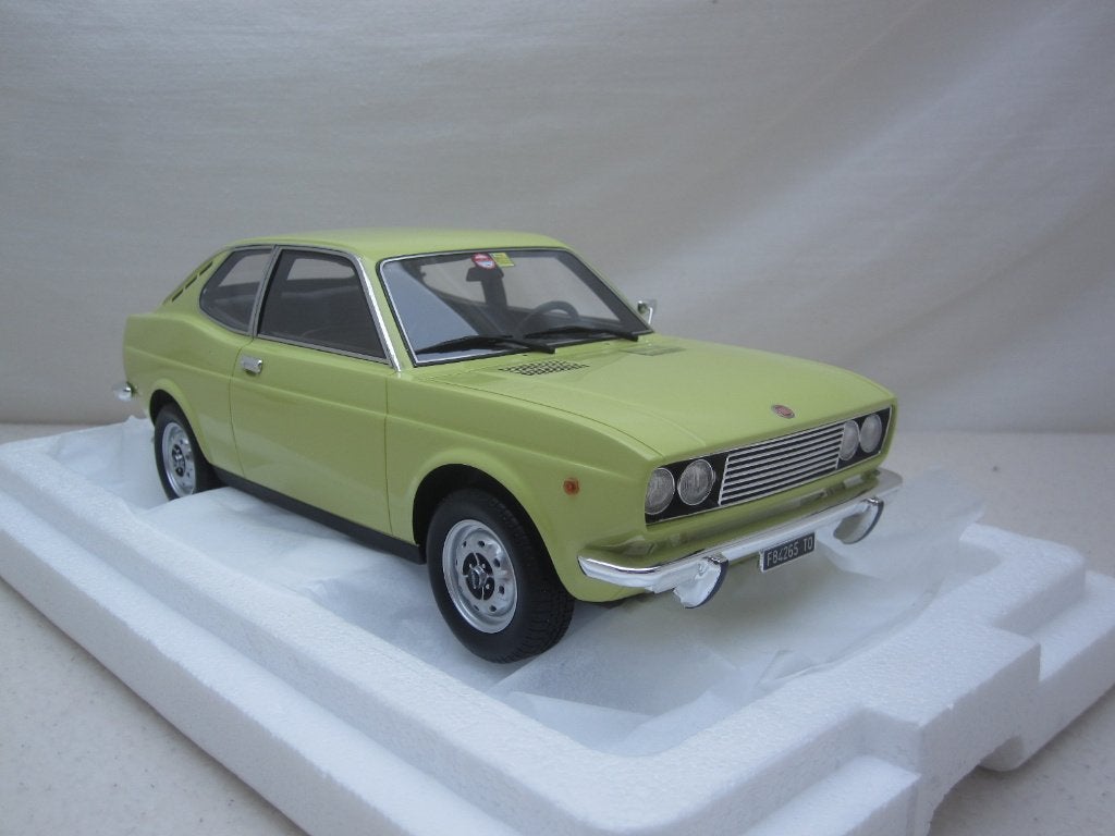 Fiat 128 Coupe 1300 SL 1972 licht geel 1:18 Laudo, Ophalen of Verzenden, Nieuw, Auto, Overige merken