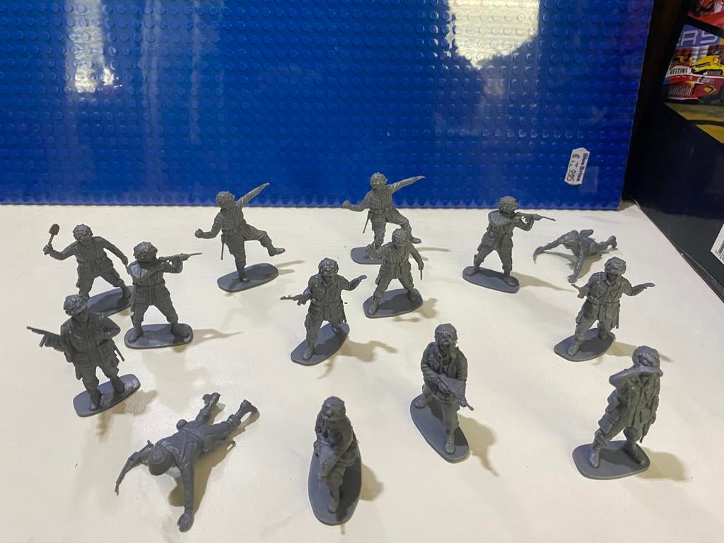 Airfix - WOII Amerikaanse paratroopers 1:32, Verzamelen, Poppetjes en Figuurtjes, Ophalen of Verzenden, Zo goed als nieuw