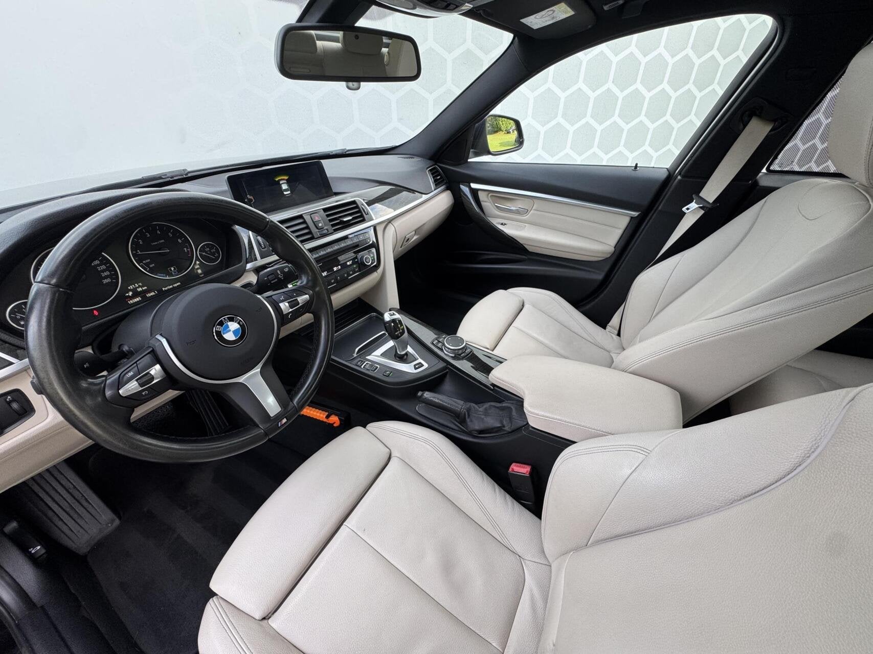 BMW 330e High Executive Dealeronderhouden Schuifdak M-sport, Auto's, Automaat, Achterwielaandrijving, Gebruikt, Euro 6