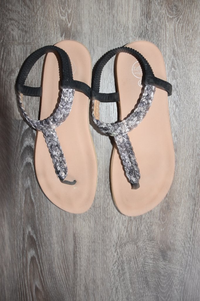 Zwart gevlochten teensandaal van Kelly Jo, Kelly Jo, Zwart, Zo goed als nieuw, Sandalen of Muiltjes