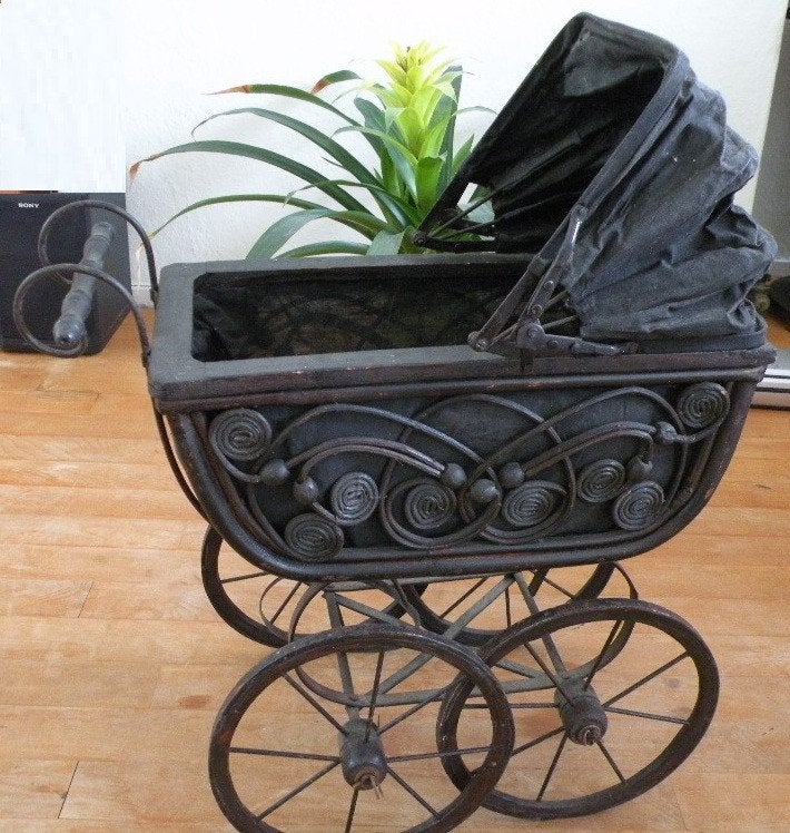 Poppenwagen, antiek., Ophalen of Verzenden, Zo goed als nieuw, Jongen of Meisje