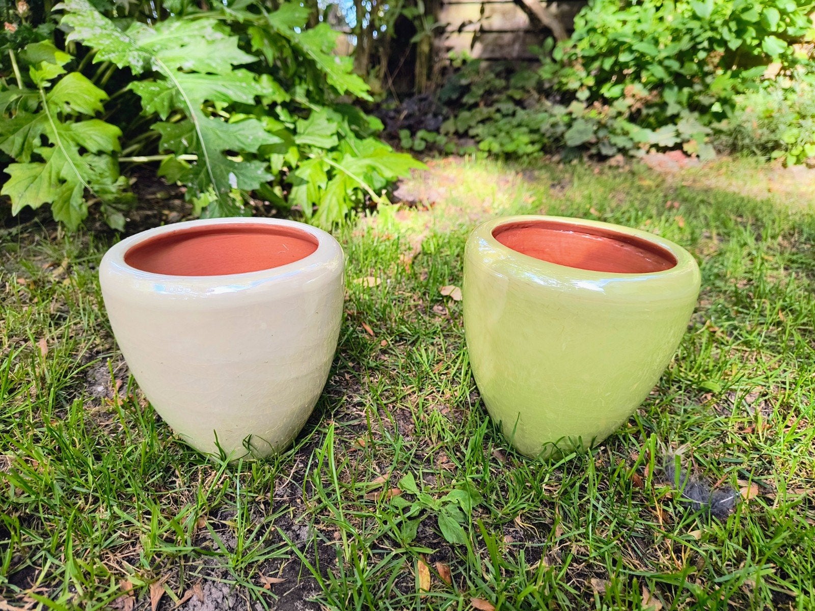 Set van 2 kleine bloempotten - crème en lichtgroen, Tuin en Terras, Verzenden, Rond, Zo goed als nieuw, Binnen