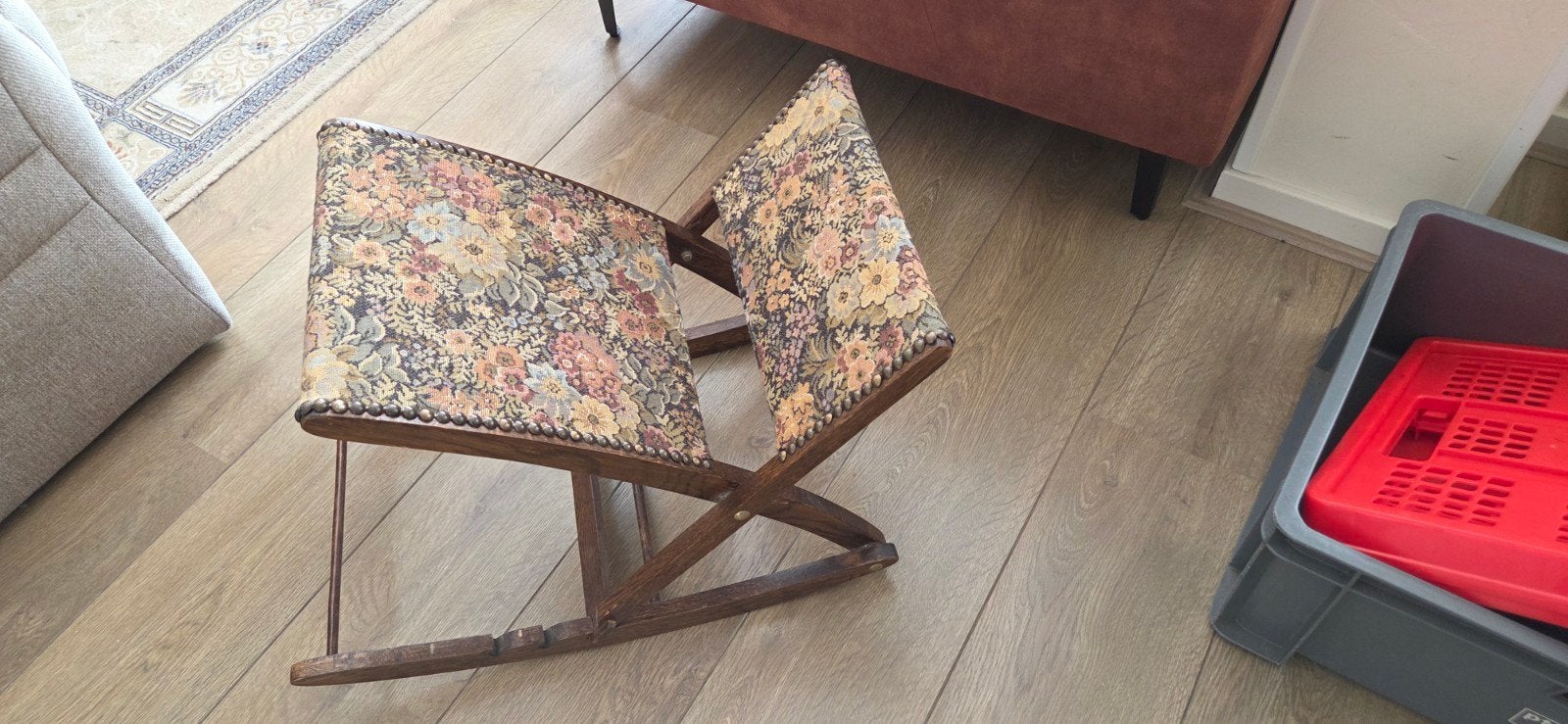 Vintage houten voetenbankje met bloemenpatroon, Ophalen