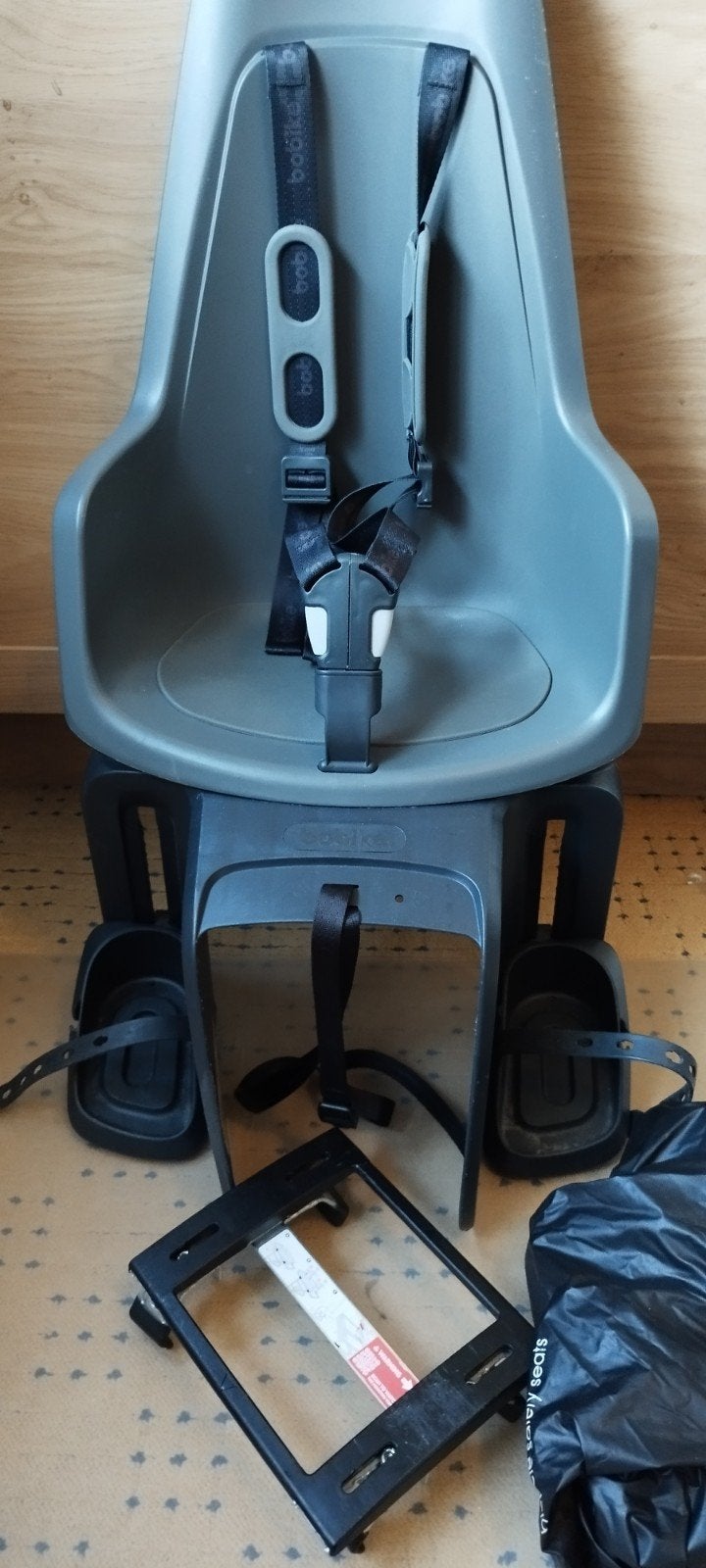 bobike achterzitje compleet.met gratis regenhoes, Fietsen en Brommers, 15 t/m 25 kg, Achterzitje, Voetsteuntjes, BOBIKE