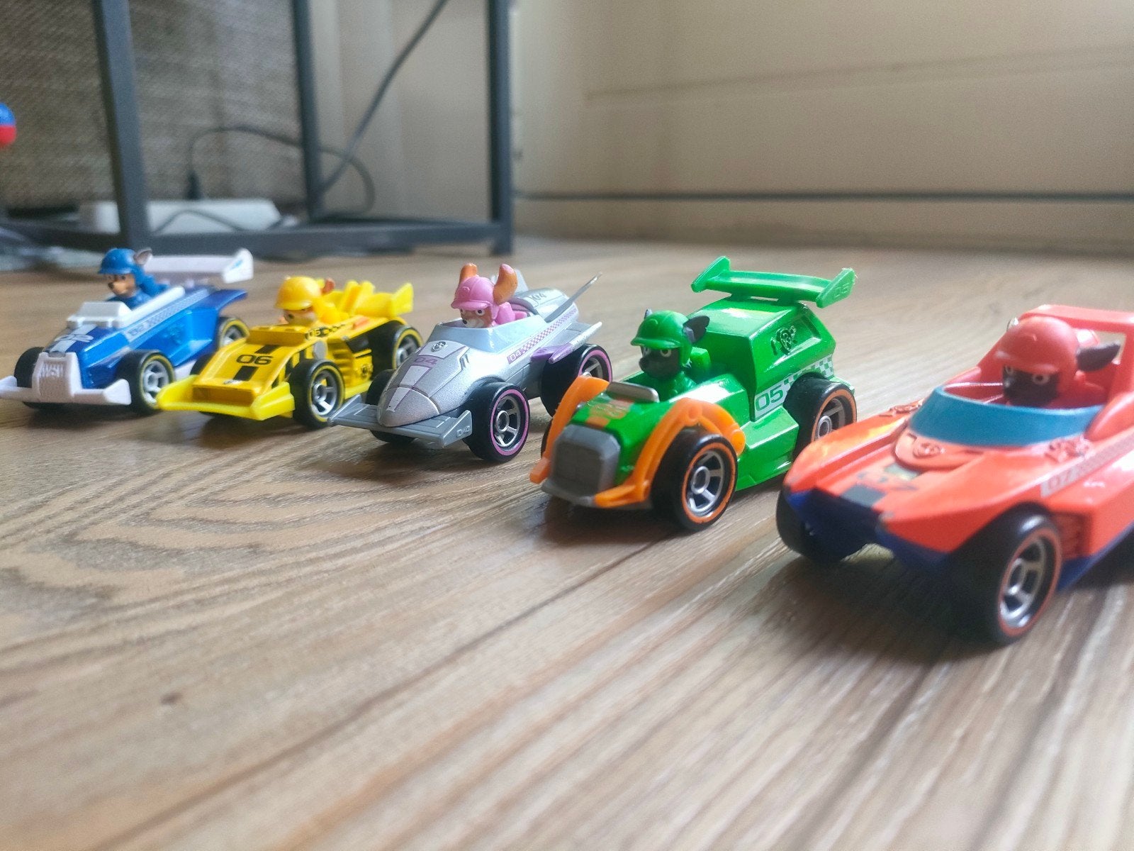Paw Patrol race autos, Kinderen en Baby's, Speelgoed | Speelgoedvoertuigen, Ophalen of Verzenden, Gebruikt