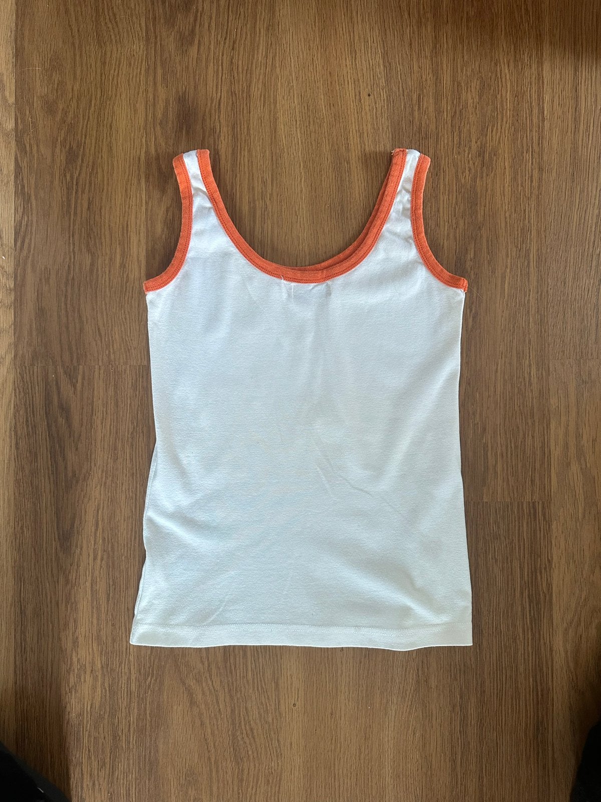 Witte tanktop met oranje bies - Maat M, Maat 38/40 (M), Wit, Ophalen of Verzenden, Zonder mouw