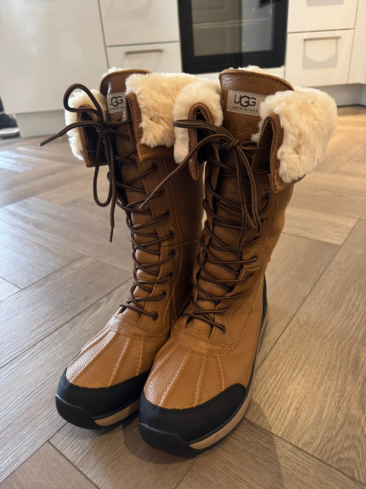 Ugg adirondack snowboots tall chestnut, Zwart, Snowboots, Nieuw, Ophalen of Verzenden